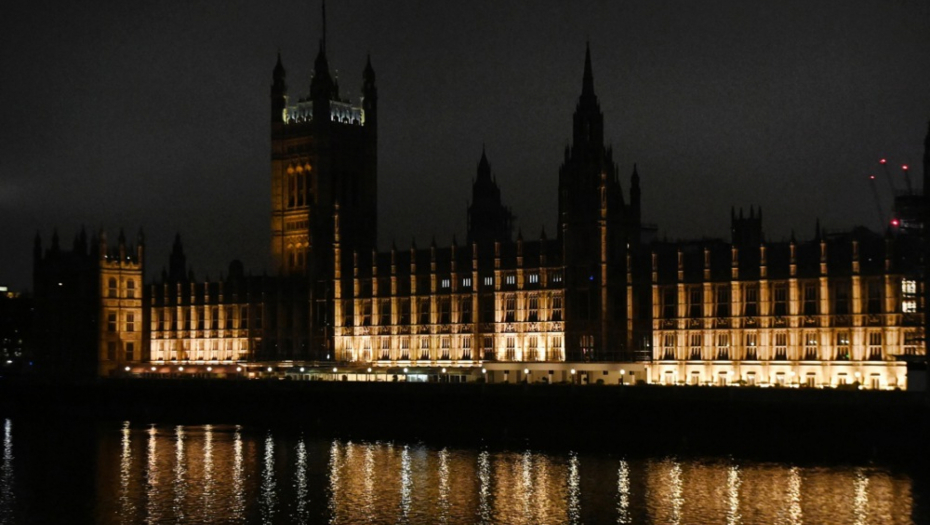 POZVAO NA PREKID VATRE, PA SMENJEN SA FUNKCIJE Napeto u Velikoj Britaniji