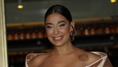 HALJINU SANJE VUČIĆ SVI KOMENTARIŠU Pojavila se na proslavi Nove godine u ovom izdanju, usledio haos!