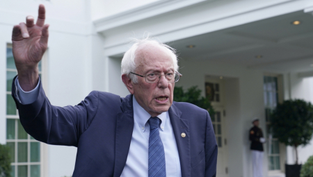 STARAČKI DOM AMERIČKE POLITIKE Sanders (82) savetuje "mlađanog" Bajdena (81) da ne odustaje