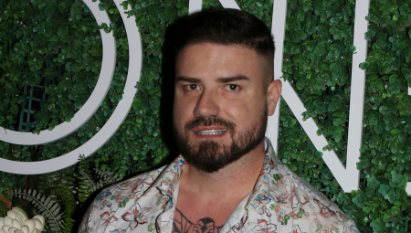 MC STOJAN NAPRAVIO OGROMAN SKANDAL U AVIONU! Putnici ostali zgroženi ponašanjem: "Ajde bre, baba, brže malo!"