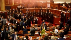 HAOS U ALBANSKOM PARLAMENTU Prekinuta sednica zbog fizičkog obračuna poslanika