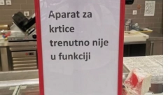 DA LI PLAĆATE KRTICAMA ILI KARTICAMA? Obaveštenje u jednoj prodavnici nasmejalo sve