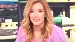 VODITELJKA JUTARNJEG RASPAMETILA JAVNOST! Jovana u mini suknjici prekrstila noge, ovakvu je do sada niste videli