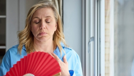 NERVOZA, UMOR, ZNOJENJE... Menopauzu je moguće usporiti, a čak i odložiti, stručnjaci otkrivaju kako
