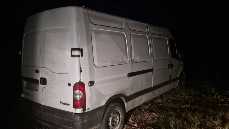 HAPŠENJE DILERA U OBRENOVCU Policija zaustavila kombi, a u njemu droga do krova (FOTO)