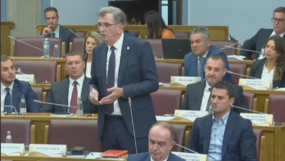 ALBANAC U SKUPŠTINI CRNE GORE "ZAPUŠIO USTA" DPS-'u Camaj: Radije ću s četncima nego sa lopovima