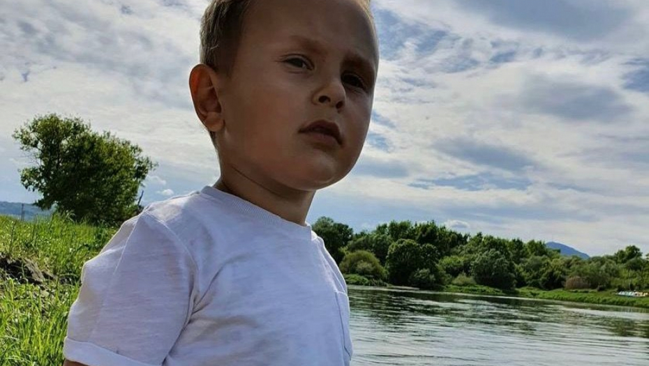 PORODICA TRAGIČNO NASTRADALOG DEČAKA OBNOVILA BIBLIOTEKU U NJEGOVO IME "Ovo mu je bilo jedno od omiljenih mesta"
