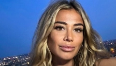 GLEDAJ MAJKU, BIRAJ ĆERKU Sad je jasno od koga je najpoznatija sportska novinarka Dileta Leota nasledila lepotu