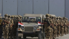 EGIPAT ŠALJE TENKOVE NA GRANICU SA GAZOM Otvara se granični prelaz kako bi se ranjeni Palestinci lečili u bolnicama u Kairu