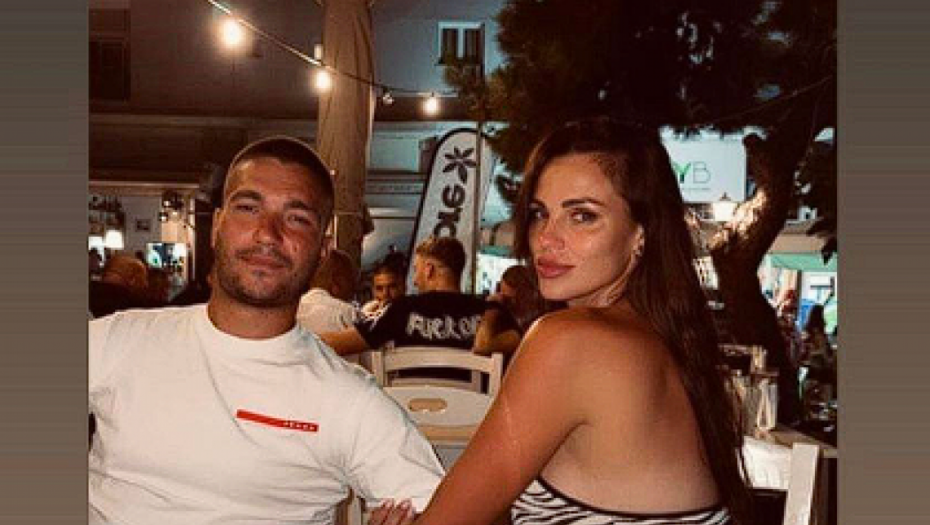 SVI NA NOGAMA U DOMU GOCE BOŽINOVSKE! Snajka ne može da sakrije sreću, osmeh ne skida sa lica