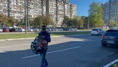 MUŽ NADICE ADEMOV U PORŠEU STIGAO U PORODILIŠTE Milioner došao po suprugu i naslednicu, a nosiljka košta papreno!