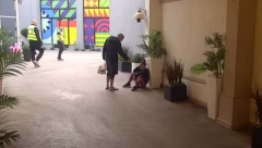 UČESNICA UDARA GLAVOM O VRATA! Stravične scene u Eliti, doživela nervni slom, pa se samopovređivala!