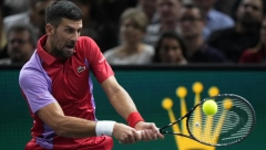 NOLE POKAZAO OD ČEGA JE SATKAN Đoković skinuo majicu, "stegao" mišiće u stilu Ronalda, nastao delirijum u publici (VIDEO)