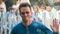 FOTOGRAFIJE IZ SERIJE "FRIENDS" UŽIVO Fotograf se oprostio od Metjua Perija na neverovatan i dirljiv način