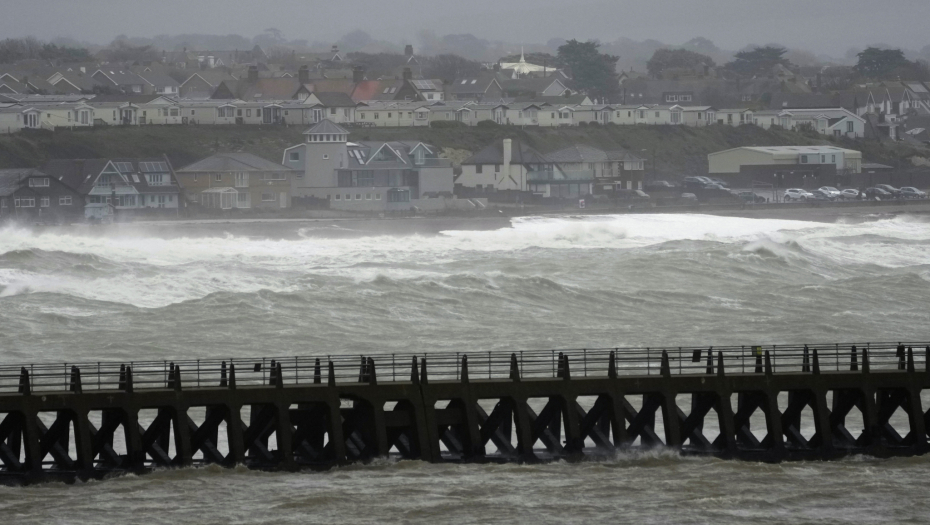 OLUJA "KIRAN" RAZBIJA EVROPU Sedmoro poginulo na severu, još troje u Italiji