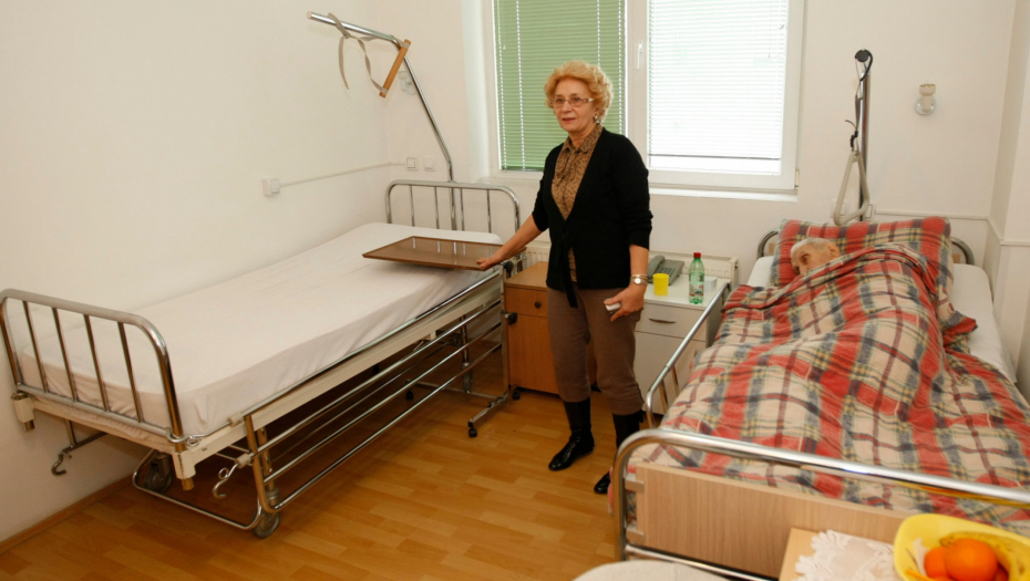 POSKUPELI PRIVATNI DOMOVI ZA STARE: Evo za KOLIKO su "SKOČILE" CENE i da li je u državnim ista situacija