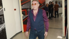 DOŠAO DA PODRŽI LUKASA! Mima Karadžić prošetao crvenim tepihom uoči početka premijere uz ogromne ovacije publike!