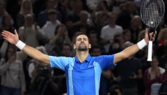 OVO MOŽE SAMO NOVAK Pogledajte magiju Đokovića koja je zaprepastila navijače u Parizu (VIDEO)