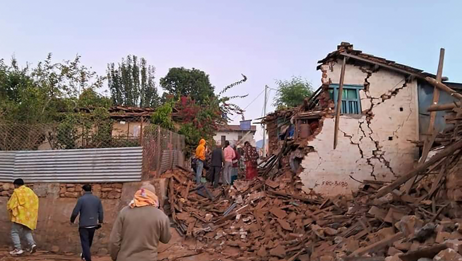 NAJSMRTONOSNIJI ZEMLJOTRES OD 2015. GODINE U razornom zemljotresu u Nepalu poginulo najmanje 128 osoba