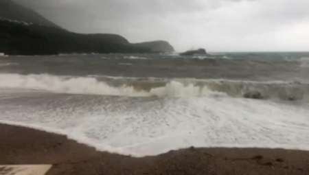 JEZIVA TRAGEDIJA U ITALIJI Olujni vetar prevrnuo čamac, nastradala i beba