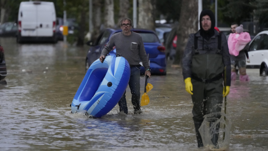 RASTE BROJ NASTRADALIH U ITALIJI Poplave u Toskani odnele i sedmi život (FOTO)