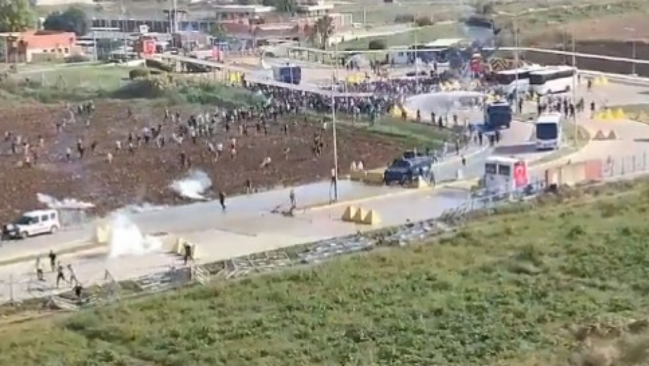 POKUŠALI DA UPADNU U AMERIČKU VOJNU BAZU Haos u Turskoj, policija upotrebila suzavac i vodene topove (VIDEO)