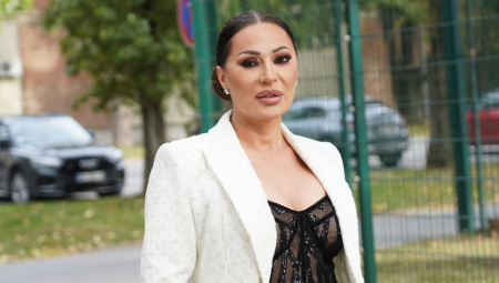 CECA IZNENADILA POTEZOM NA DAN SLAVE Niko nije očekivao da će ovo uraditi okupljenima ispred vile, evo šta je naredila obezbeđenju!