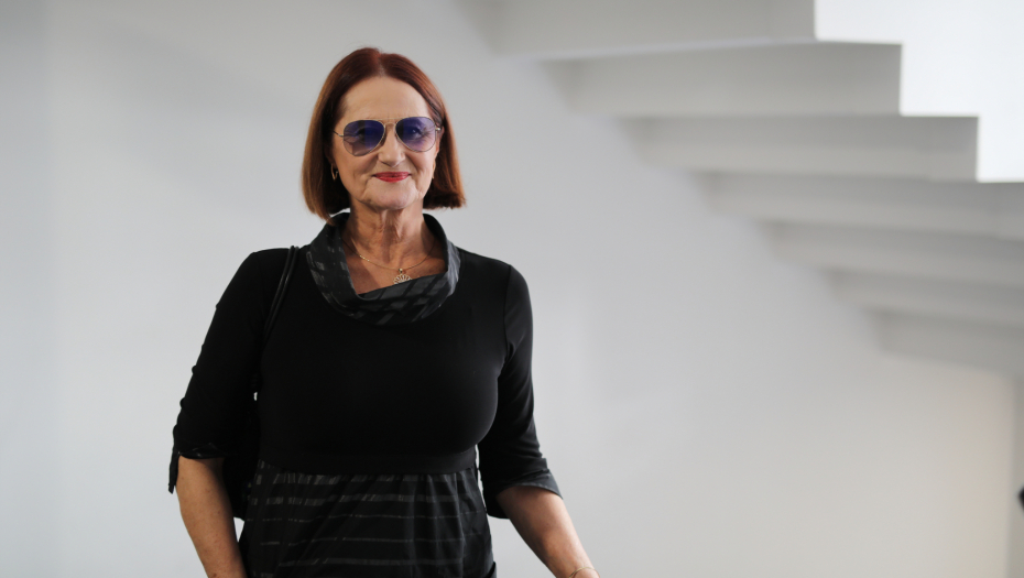 DANICA RISTOVSKI PROSLAVILA 68. ROĐENDAN Glumica dobila prelep buket od poznatog džentlmena