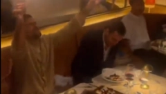 FEŠTA U PARIZU Novak proslavio titulu u najpoznatijem restoranu, pogledajte ko je bio sa njim (VIDEO)
