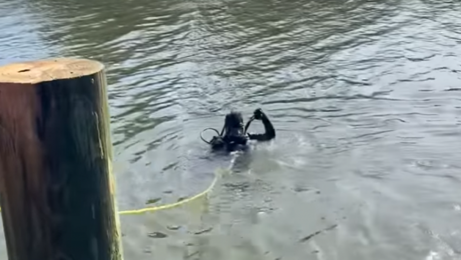 POTONUO JOŠ JEDAN SPLAV U BEOGRADU Unutrašnjost uništena, ronioci su u reci