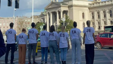 IZLEĆU NA PEŠAČKE PRELAZE I SEMAFORE DA BI SPASILI ŽIVOTE Studenti u akciji protiv najopasnijeg poroka