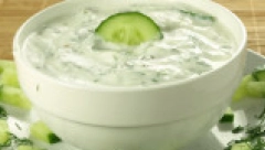 CACIKI SALATA Poznata grčka salata, toliko je dobra da ćete je iznova praviti