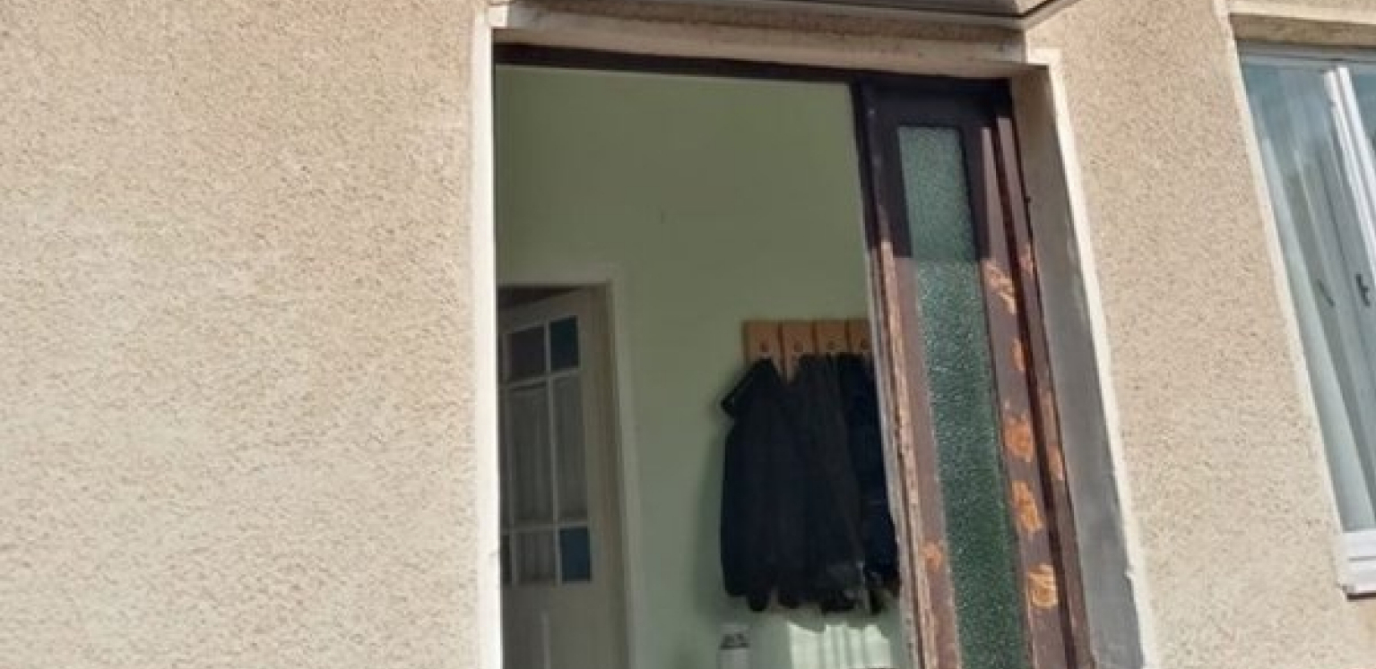 ŠTA JE OVO LJUDI MOJI? Detalj s nečijeg kućnog praga postao je hit u regiji, protrljajte dobro oči