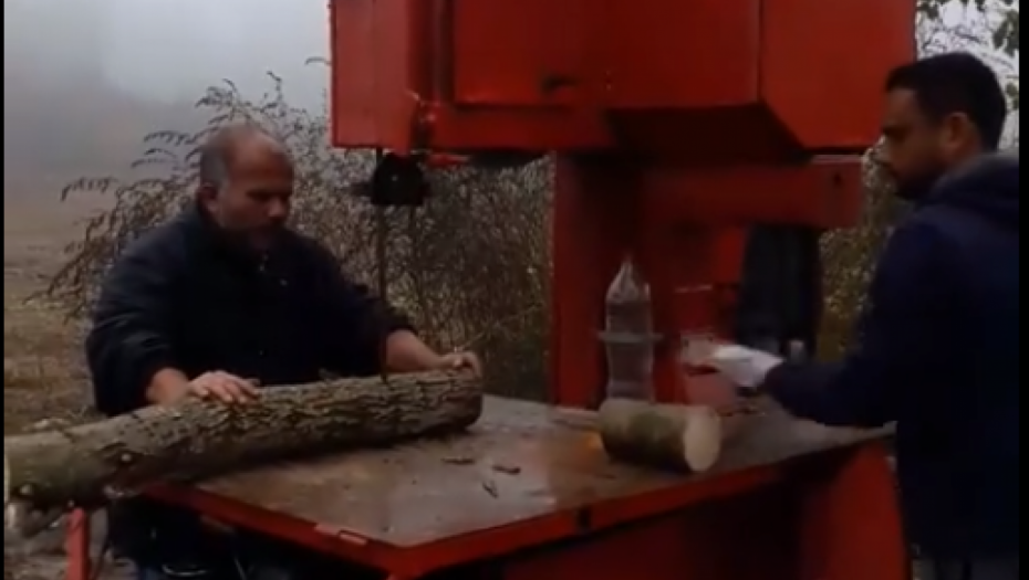 MIROLJUB BESPLATNO CEPA DRVA BOLESNIMA I STARIMA Bruka je kako su probali da iskoriste njegovu dobrotu!
