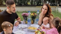 OAZA PORODIČNOG MIRA PORODICE ROKVIĆ Bioskop pod vedrim nebom, šareno cveće i prostrano dvorište kao iz bajke