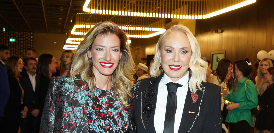 JOVANA JOKSIMOVIĆ BLISTA U MINI HALJINI Voditeljka došla kod Brene i pokazala duge noge, sve oči uprte u njen stajling!