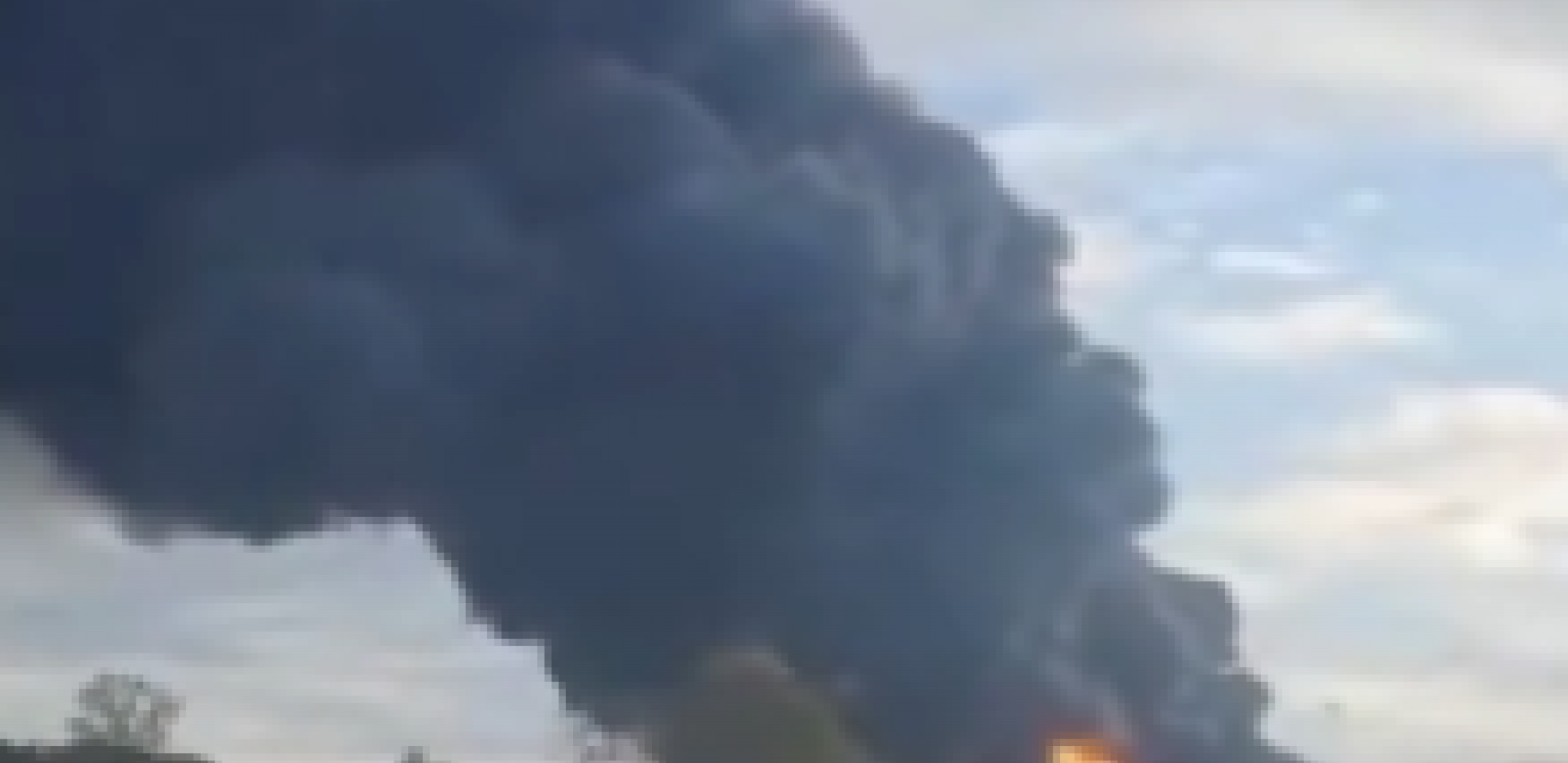 CRNI DIM ŠIRI SE AUTO-PUTEM Veliki požar kod Niša (VIDEO)