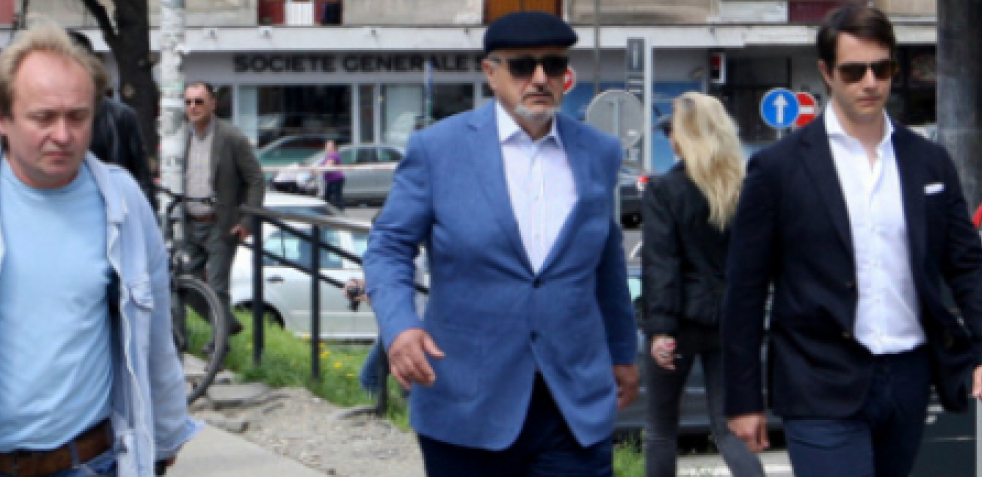 ON JE BACIO BOMBU NA KUĆU DRAGOSLAVA KOSMAJCA Snimile su ga kamere, delovi eksplozivne naprave na veštačenju