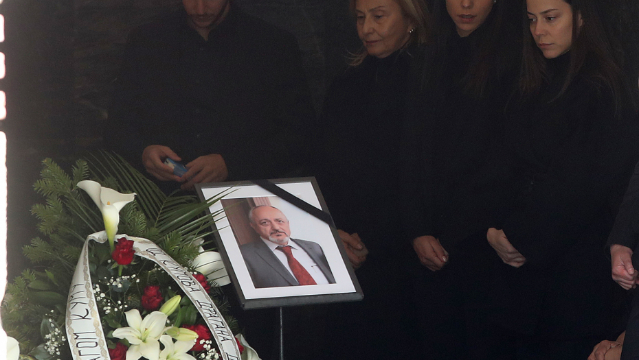 FATALNA PLAVUŠA JE MOTIV ZA BAČENU BOMBU NA KUĆU KOSMAJCA? Sumnja se da je ovo upozorenje za Lazara, njegovog sina