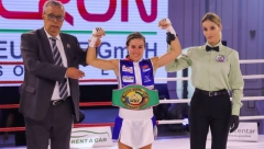 BOKS SPEKTAKL OBELEŽIO I BORIŠA SIMANIĆ Nina Radovanović osvojila WBC pojas, Marko Nikolić postao prvak Srbije