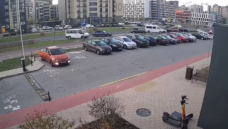 MAJKA AUTOMOBILOM PREŠLA PREKO SINA (5) Objavljen trenutak u kojem je pregazila mališana (UZNEMIRUJUĆI VIDEO)