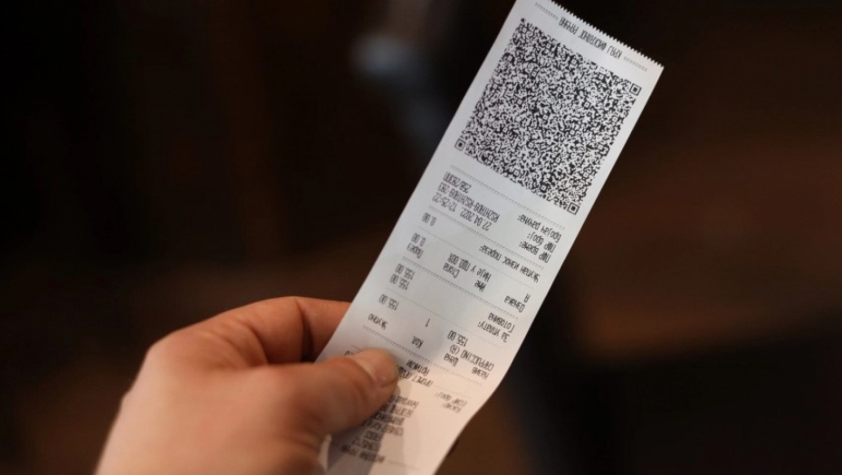 KONOBARICA DOBILA BAKŠIŠ OD MILION DINARA Samo par dana kasnije, dobila je OTKAZ s posla!