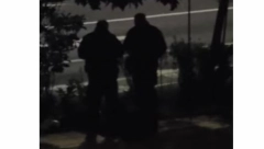 UZNEMIRUJUĆI VIDEO IZ PODGORICE: Ženska osoba pretučena i ostavljena da leži i zapomaže na trotoaru