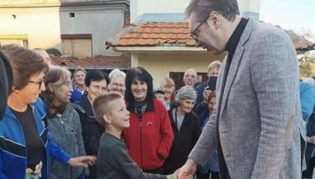 "ZA MENE JE UVEK NAJLEPŠE KADA SAM SA SVOJIM NARODOM" Predsednik obiša selo Kostur, pa poslao snažnu poruku (FOTO)