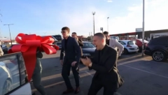 BAKA PRASE KUPIO DRUGU KOLA Jutjuber nije štedeo, poklon za venčanje vredan 50.000 evra!