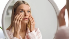 DIJAGNOZA S LICA Bubuljice na čelu ukazuju na problem s važnim organom, a koje boljke otkrivaju suve usne, tamne fleke i mladeži?