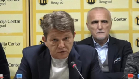 KO JE OVDE LUD? Svi gledaju ko je sedeo juče iza Bjelogrlića! Postavlja se pitanje - ZA ŠTA SE OVI LJUDI ZAPRAVO ZALAŽU?