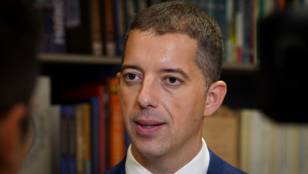 "KURTIJEVI POTEZI UGROŽAVAJU OPSTANAK SRBA NA KIM" Đurić: "Sve bliža međunarodna izolacija Prištine, Srbija ostvarila važan diplomatski uspeh"
