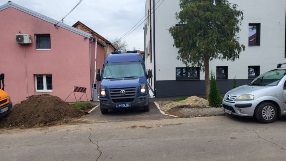POLICIJA PRIVELA DVOJICU RADNIKA Oni su postavljali optičke kablove
