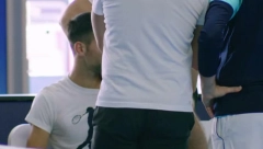ŠTA JE TO ŠTO NOVAK KRIJE? Đoković i Alkaraz trenirali, a onda su članovi Noletovog tima priredili neobičnu scenu, ima li razloga za brigu? (VIDEO)